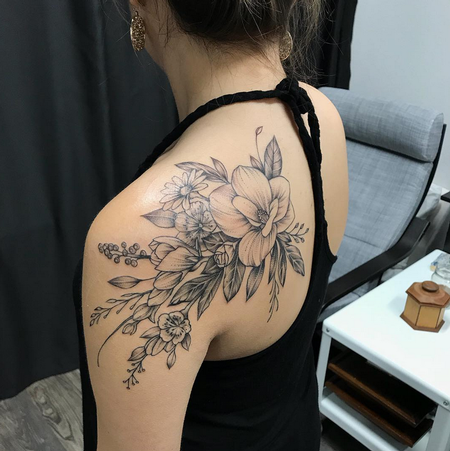 Tattoos - Floral on Back/Shoulder. Instagram @MichaelBalesArt - 132549
